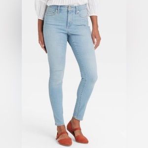 Universal Thread NWT Size 4 Long high rise skinny jeans
